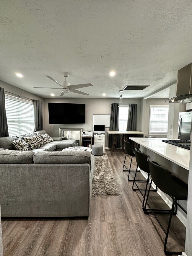 Foto del edificio - 3453 Mt Pleasant St