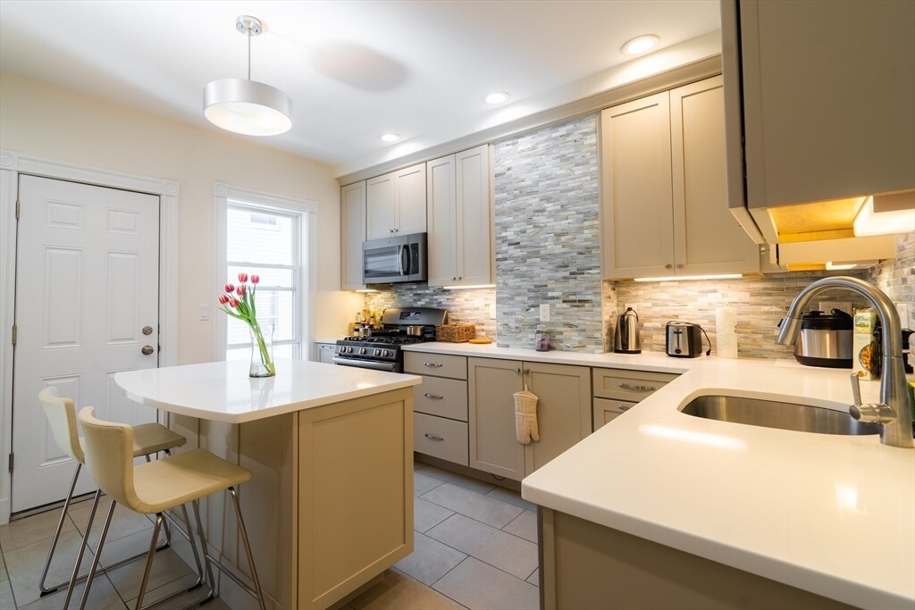 4 Hardwick St Unit 2, Cambridge, MA 02141 Apartments in Cambridge, MA