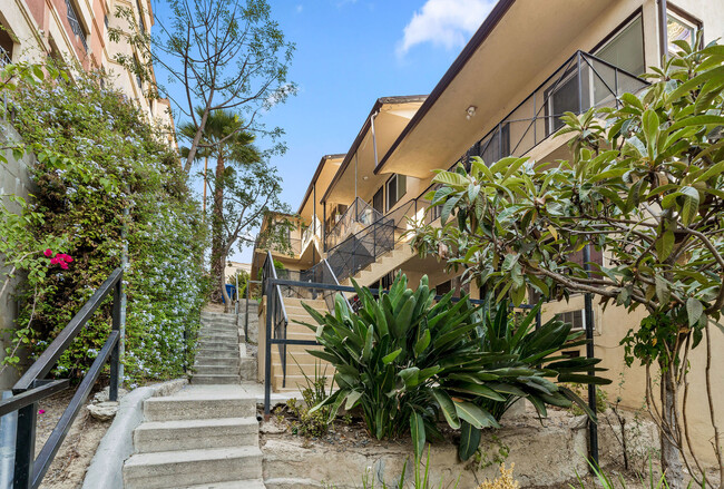 Building Photo - 415 Loma Dr