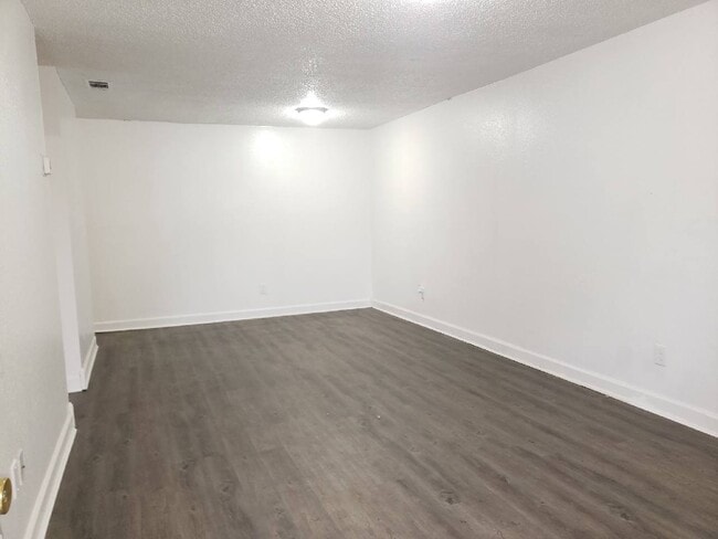 Foto del edificio - 8536 Channelview Cir