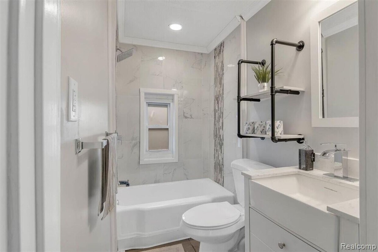 Foto principal - 20830 Westview Ave