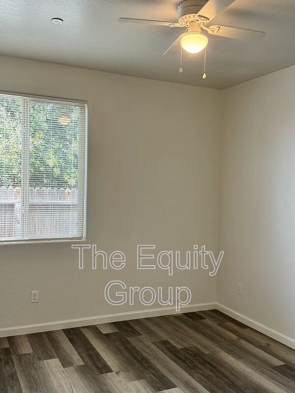 Foto del edificio - 2302 S Grand St