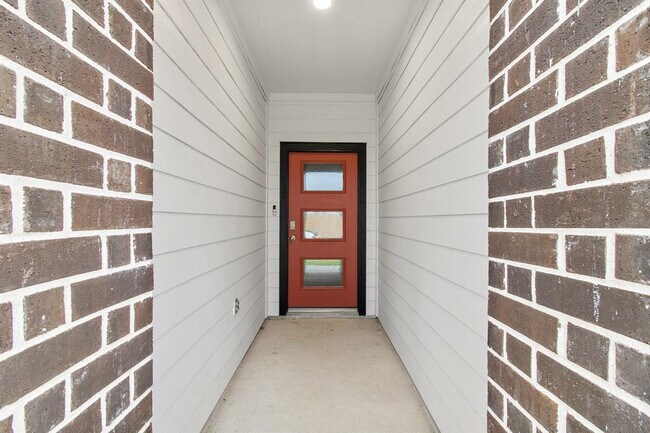 Building Photo - 14914 Rain Tree Dr