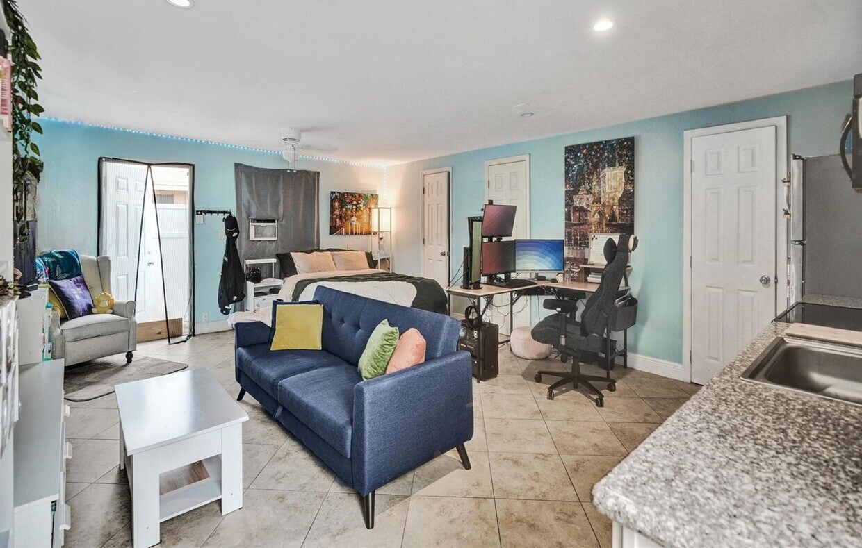 Foto principal - 1041 NE 9th Ave