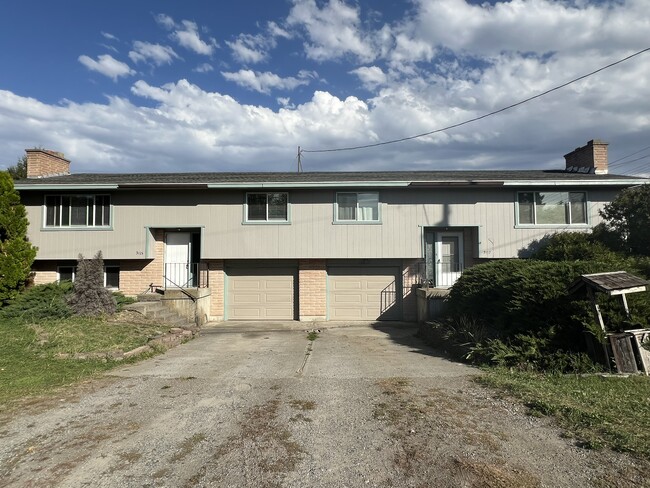 Building Photo - 3115 S Best Rd