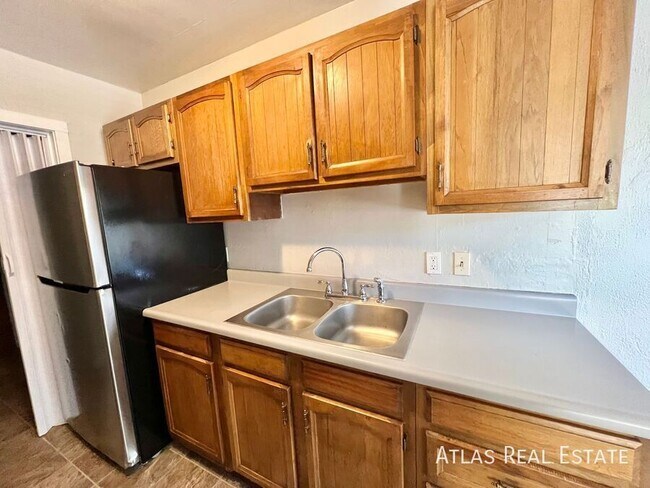 Building Photo - Unique & Private 2-bedroom Home with Yard ...