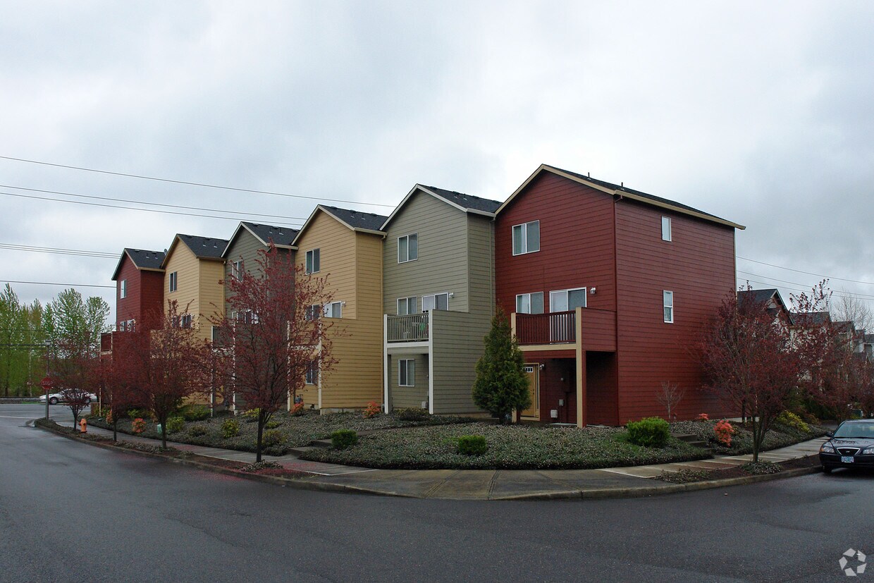 Primary Photo - 15411-15433 NE Alton St