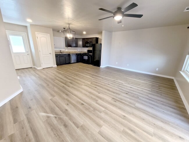 Building Photo - Newer Home w/ Great Space