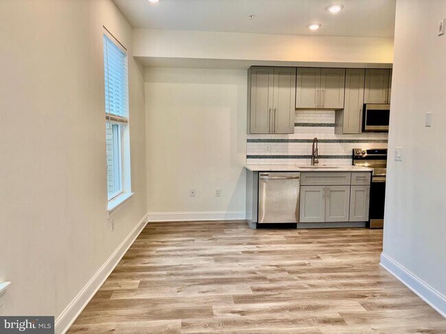 Foto del edificio - 6601 Ridge Ave