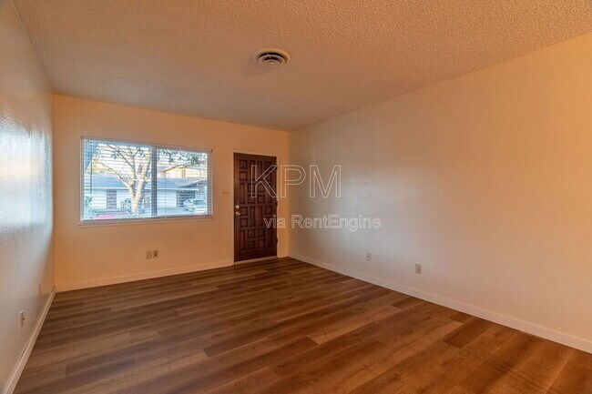 Foto del edificio - 422 Felton Way