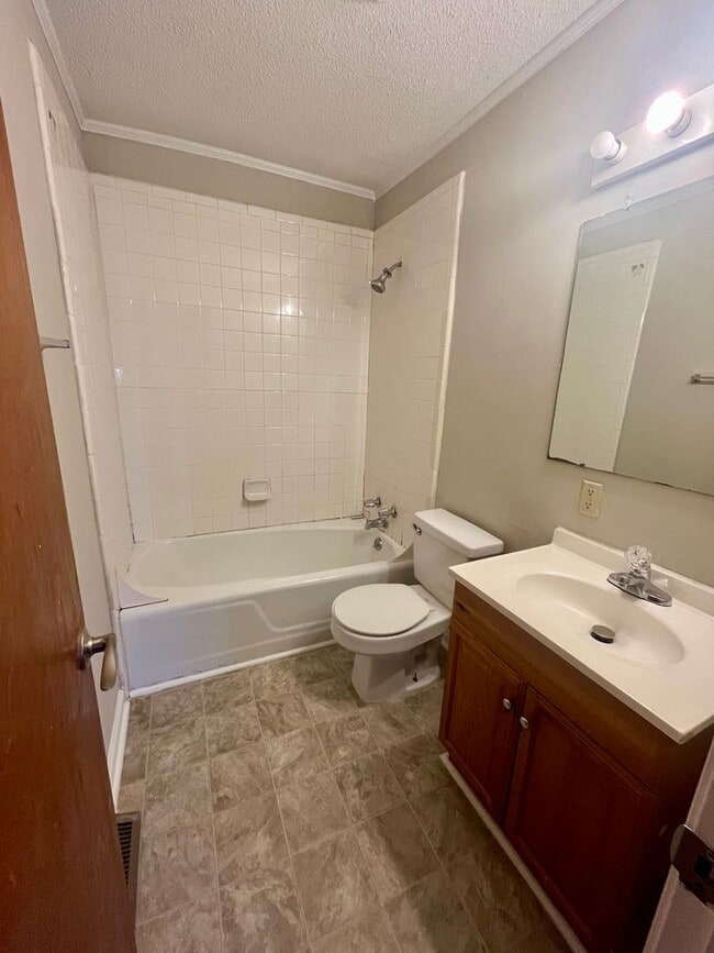 Building Photo - 2 Bedroom 1 Bath Duplex In Clemson