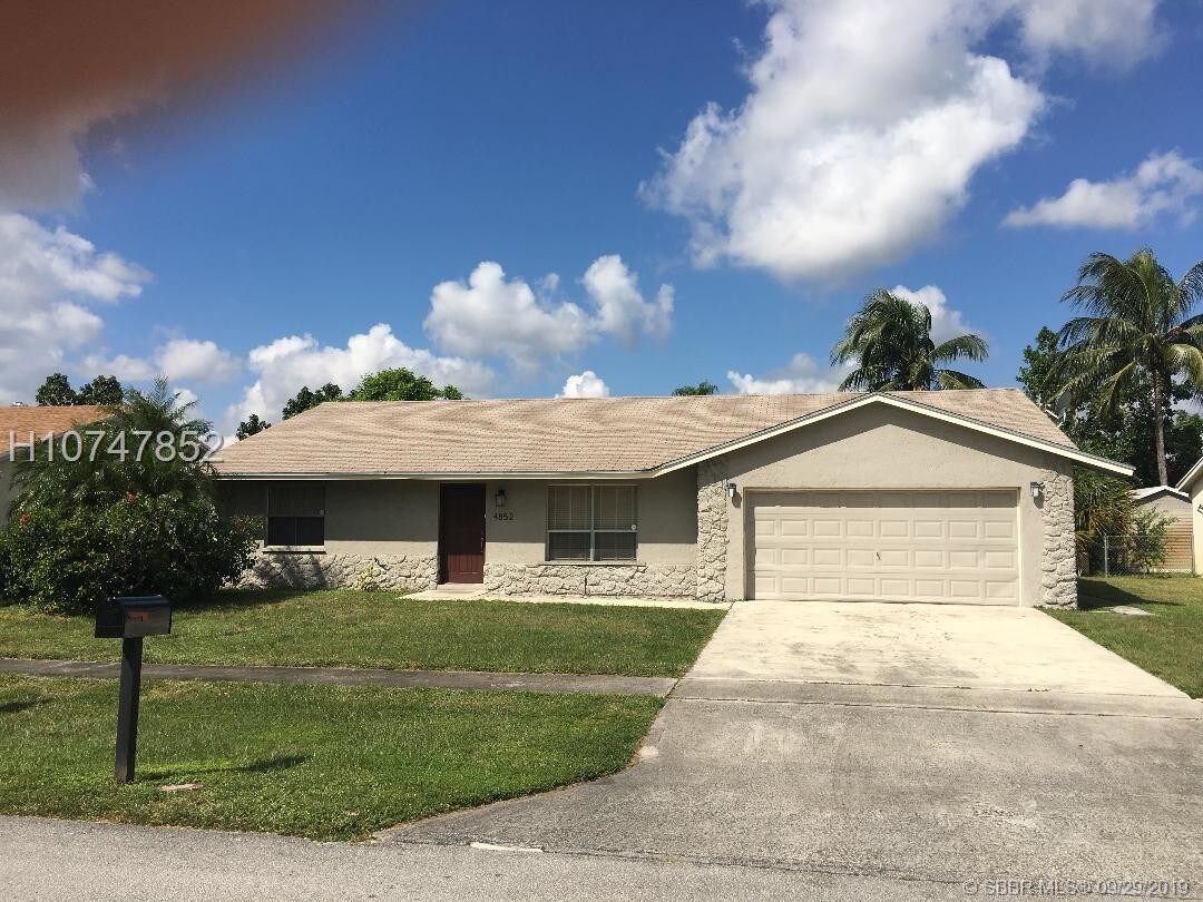 Foto principal - 4852 Blue Pine Cir