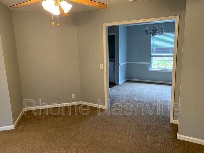 Foto del edificio - 990 Tom Hailey Blvd