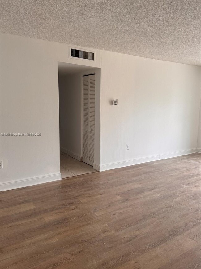 Foto del edificio - 496 NW 165th St
