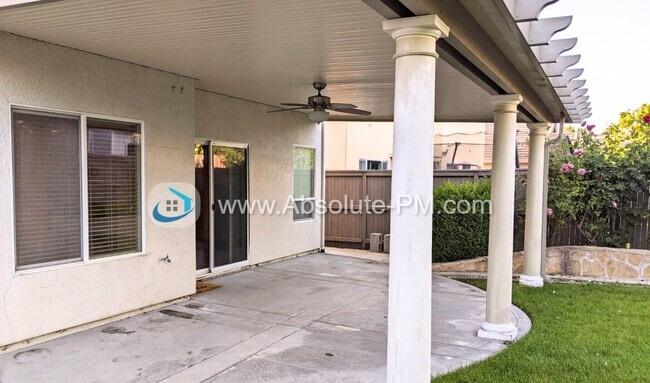 Building Photo - Available Now! Amazing 5 Bedroom 3 Bath Ho...