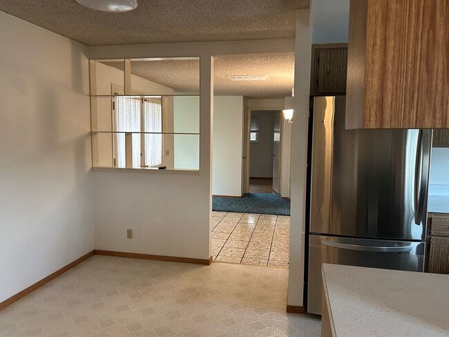 Building Photo - 6016 Cahalan Ave