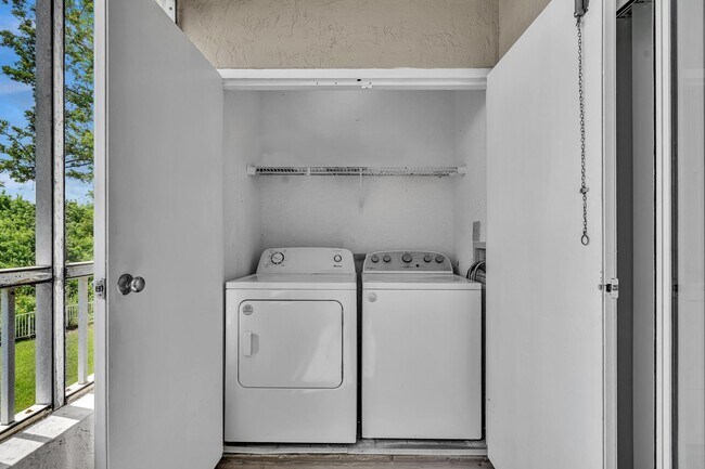 Foto del edificio - 2803 N Oakland Forest Dr
