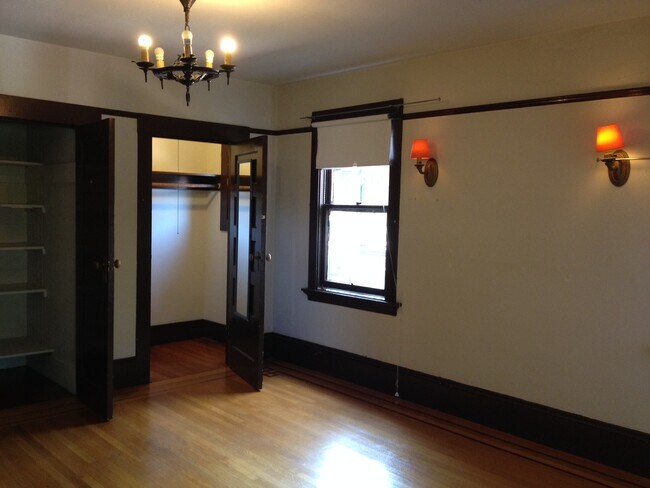 bedroom - 5557 Lawton Ave