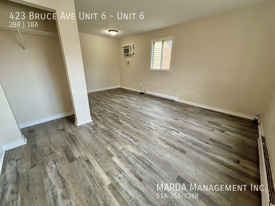 Primary Photo - SPACIOUS 2BED/1BATH UPDATED UNIT ON BRUCE ...