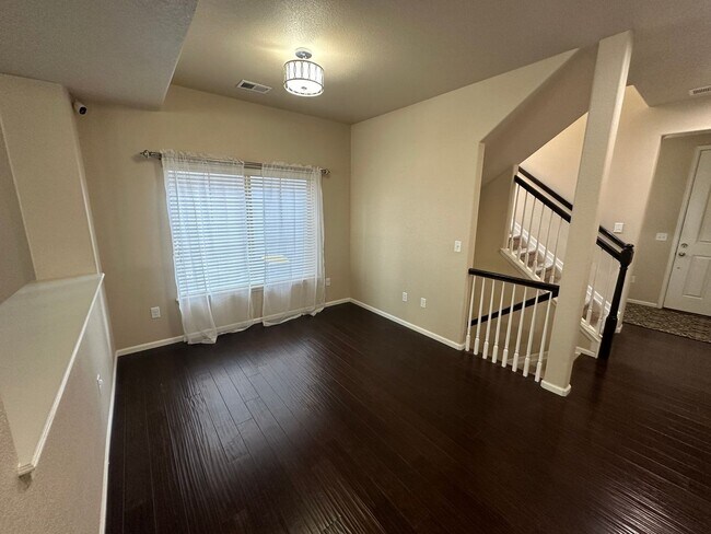 Foto del edificio - 3 Bed 3 bath house in Banning Lewis!