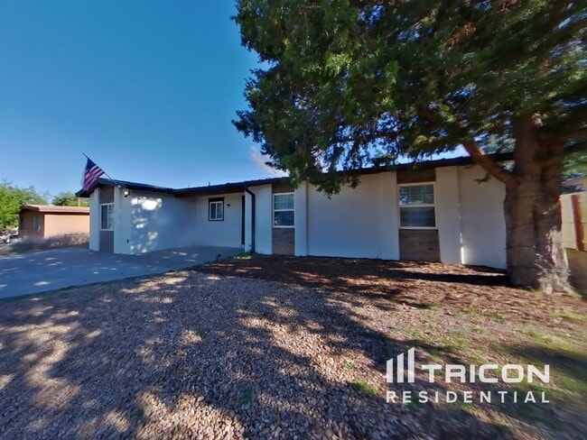 Building Photo - 12505 Conejo Rd NE