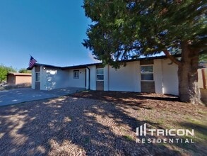 Building Photo - 12505 Conejo Rd NE