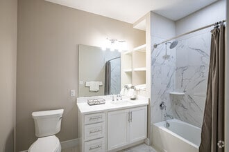 2BR, 2BA - 1,797SF - Bathroom - Westfield Crossing