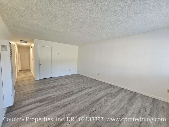 Foto del edificio - Updated 3-Bedroom House with Large Yard Coming Available April 1!