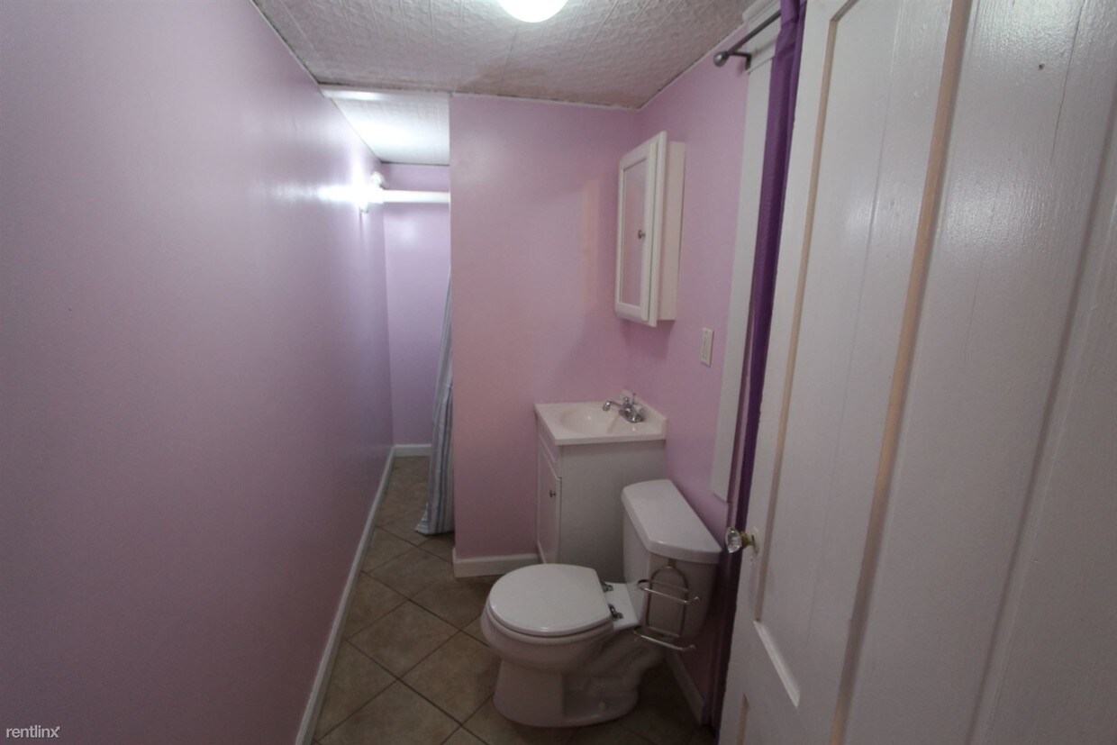 Building Photo - 305 Rindge Ave