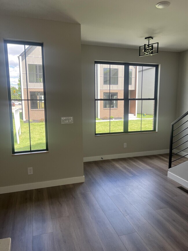 Foto del edificio - 202 E Schwarz St