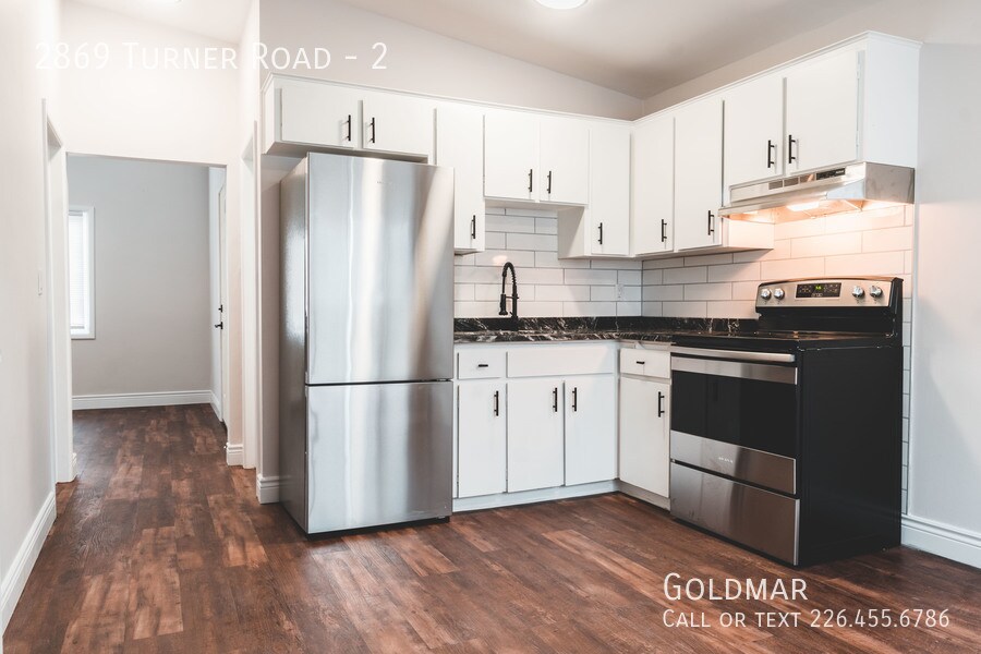 Photo principale - Centrally Located And Newly Renovated!