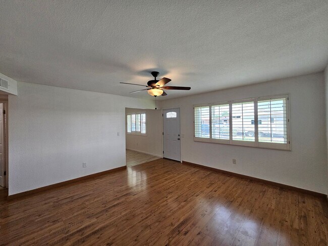 Building Photo - Home For Rent in Imperial