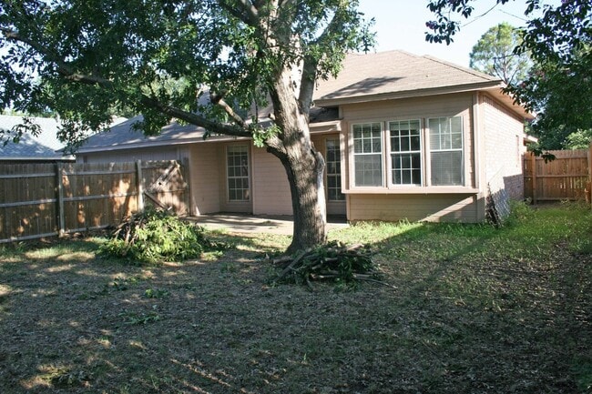 Foto del edificio - Nice 3 Bdrm 2 Bath Home in Denton Tx