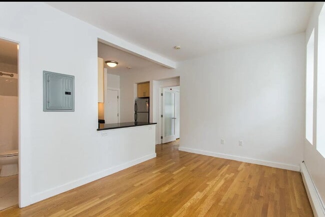 Photo - 18 Centre St Apartment