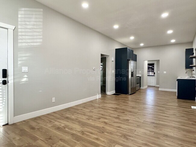 Building Photo - 823 Sahwatch St