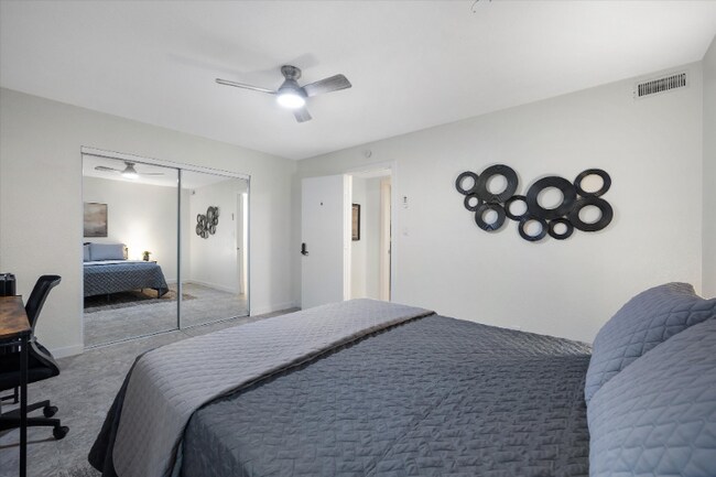 Foto del edificio - 334 W Horseshoe Ave