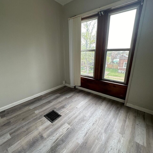 Building Photo - 4642 Farlin Ave