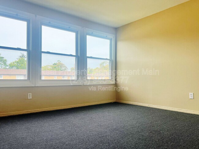 Foto del edificio - 17322 Greenfield Rd