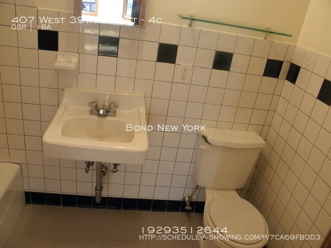 Building Photo - 407 W 39th St