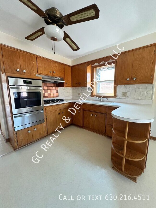Building Photo - ***WALK TO MIDWAY & ORANGE LINE / 2BDRM / ...