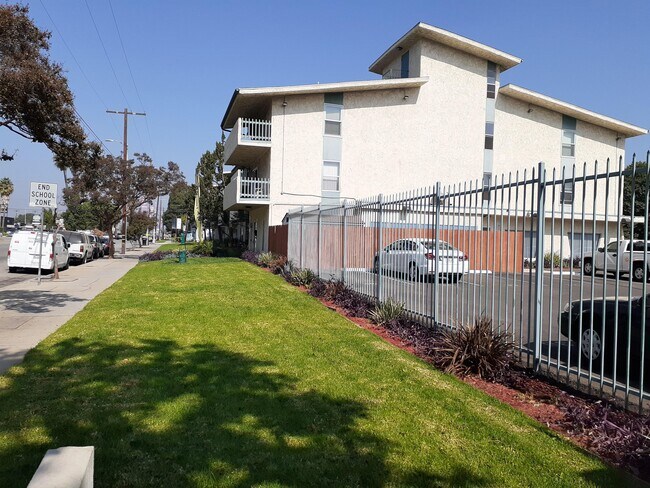 exterior - 10050 Sepulveda Blvd