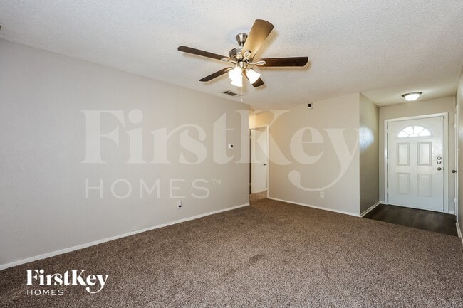 Building Photo - 3527 Pebbleshores Dr