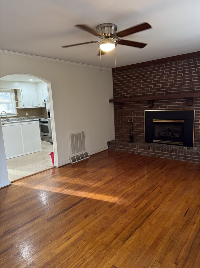 Living Room/Den - 9 Glendale St