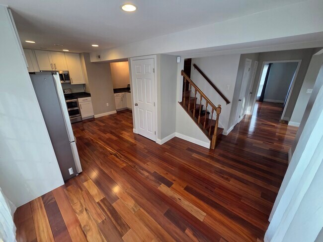 Foto del edificio - 115 Waltham Ct