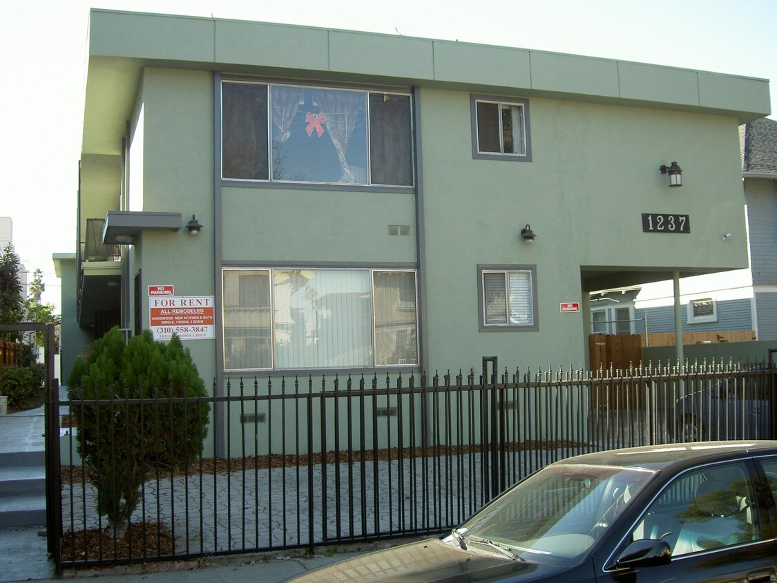 Building Photo - 1237 Magnolia Ave