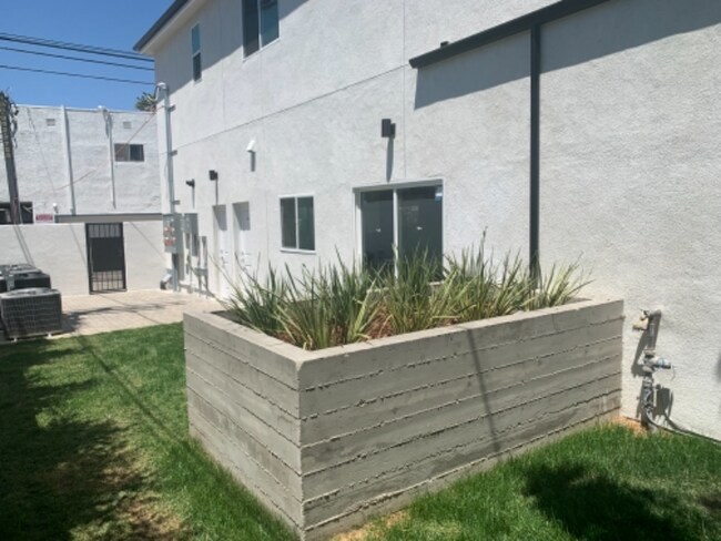 Building Photo - 4243 Mammoth Ave