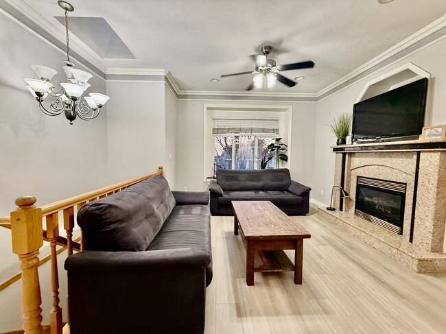 Photo du bâtiment - 759 E 51st Ave