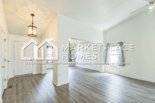 Building Photo - 1717 Briarmanor Dr