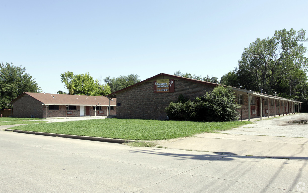 Building Photo - Oakley Apartments