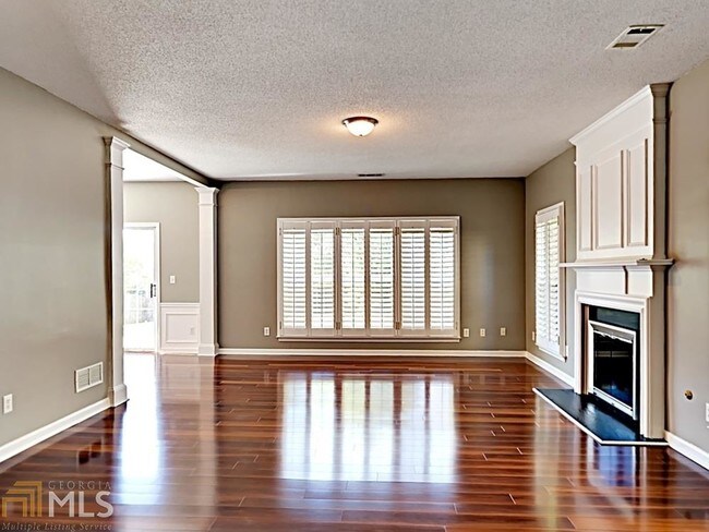 Foto del edificio - 5935 Barrington Ln